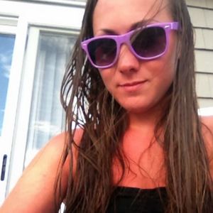 Meet your Posher, Adrianne