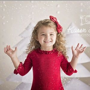 🚫Sold! White christmas tree vinyl back drop🚫