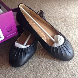 Me Too Black Page Flats