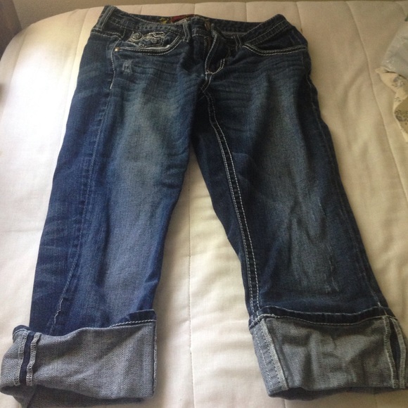 Maurices capris. Super cute. Shoot me an offer. - Picture 1 of 3