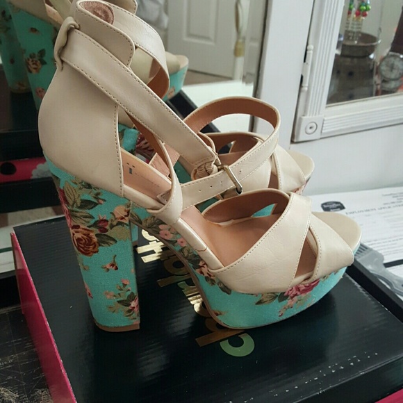 Heels - Picture 1 of 2