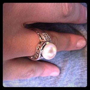 Silver, diamond and pearl ring