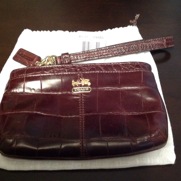Coach embossed croc. Medium wristlet - Picture 1 of 5