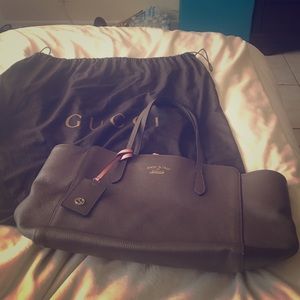 Gucci leather swing tote