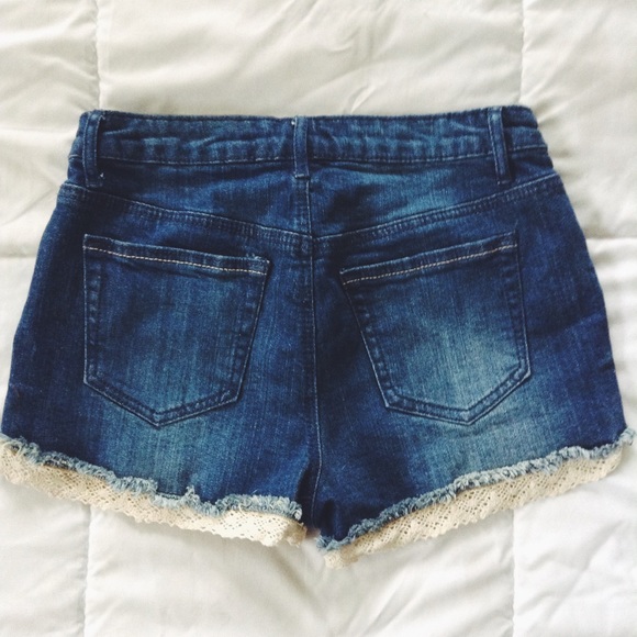 🚫SOLD🚫 ✝ Lace High-Rise Denim Shorts - Picture 2 of 4