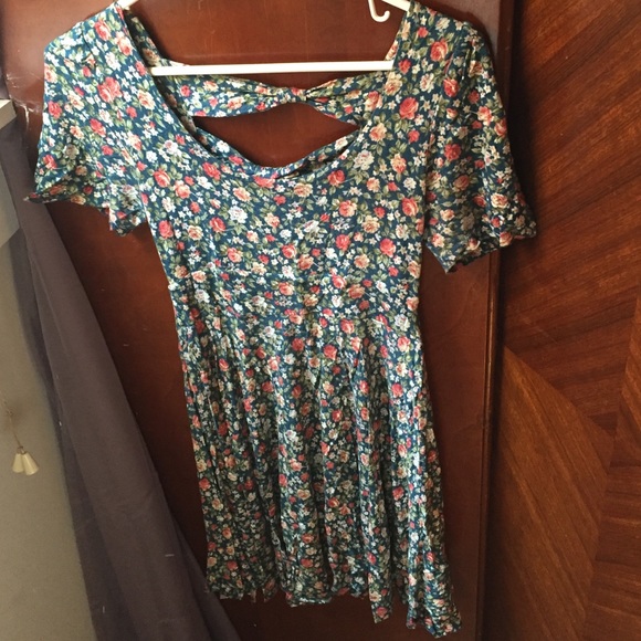 Green dress with red and pink flowers