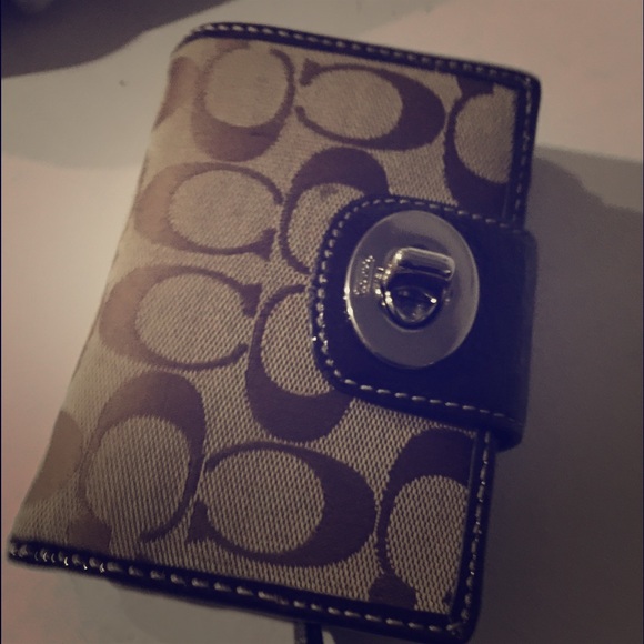 Coach small bifold turn lock wallet💕