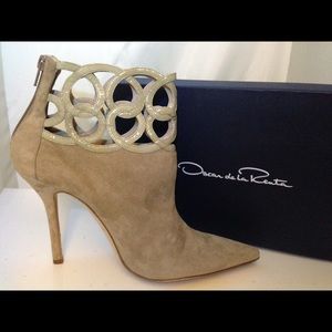Oscar de la Renta Primavera Cutout Suede Boots.
