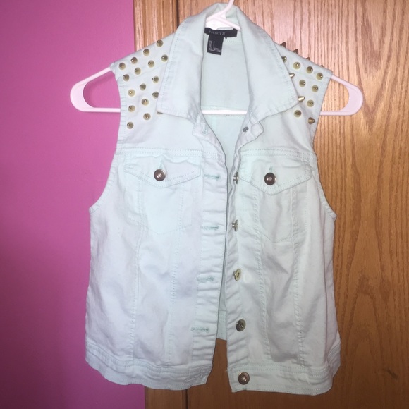 *NEVER BEEN WORN* Blue Forever 21 Jean Jacket