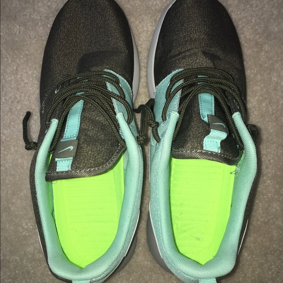 Nike Roshe Run - Picture 2 of 4