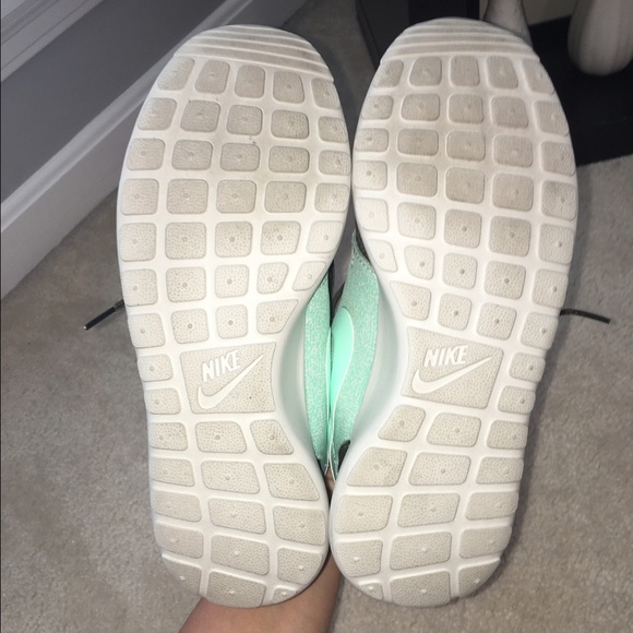 Nike Roshe Run - Picture 3 of 4