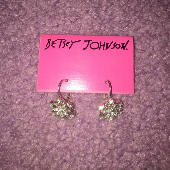 *NEVER BEEN WORN* Betsey Johnson Earrings