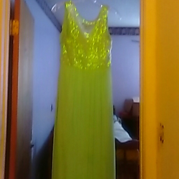 A Beautiful City Studio Prom Dress - Picture 2 of 4