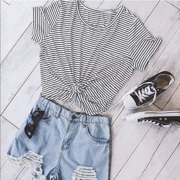 ❌SOLD❌Brief Scoop Neck Tee - Picture 2 of 2