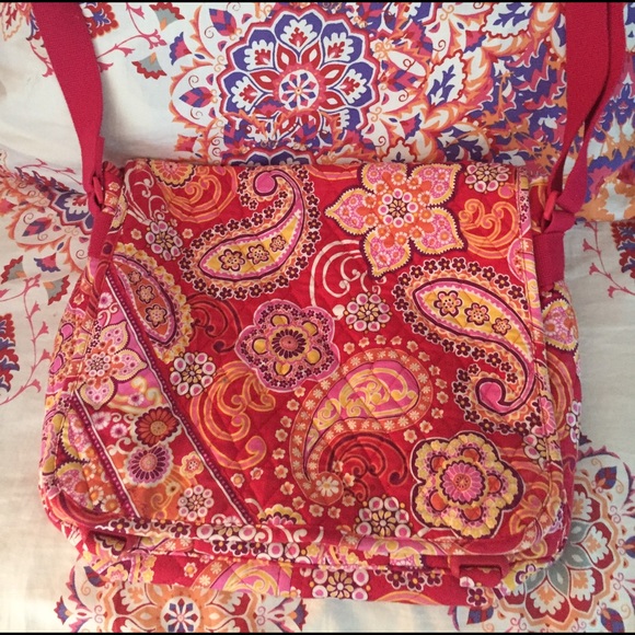 Vera Bradley Messenger Bag in Raspberry Fizz