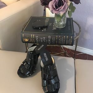 MICHAEL KORS Chic, stylish open toe black patent basket weave shoes/ high heels