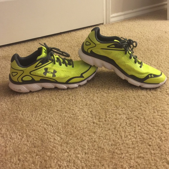 Under armour tennis shoe