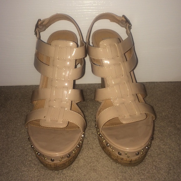 Steve Madden nude wedges!