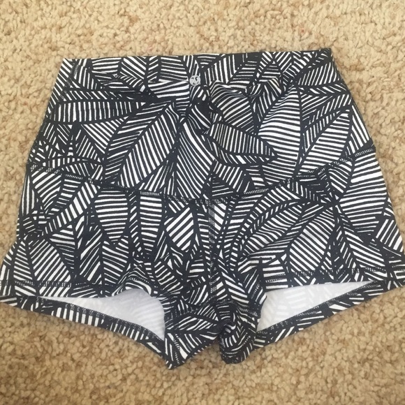 lululemon athletica Pants - lululemon boogie roll down shorts