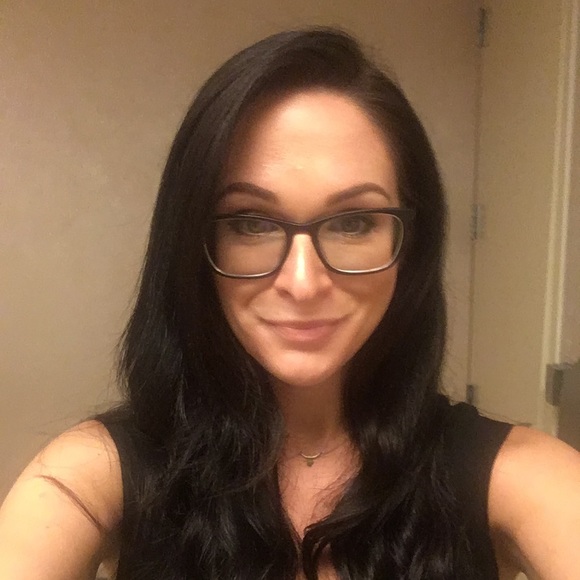 Meet your Posher, Demi - Picture 2 of 3