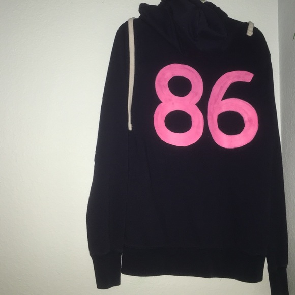 sweatshirt - Picture 2 of 2