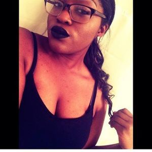 Meet your Posher, Mia