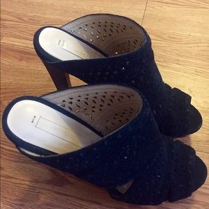 BCBG MAXAZRIA black suede pumps - size 7