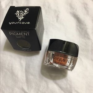 Younique Mineral Pigment Powder - Giddy(tangerine)