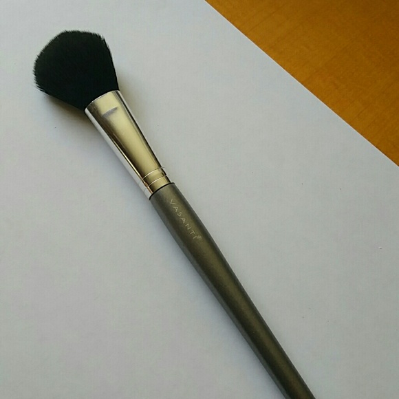 Vasanti Blush Brush
