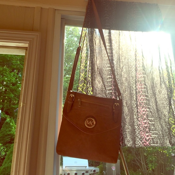 Super cute brown cross body purse