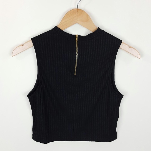 Mock neck crop top - Picture 2 of 4