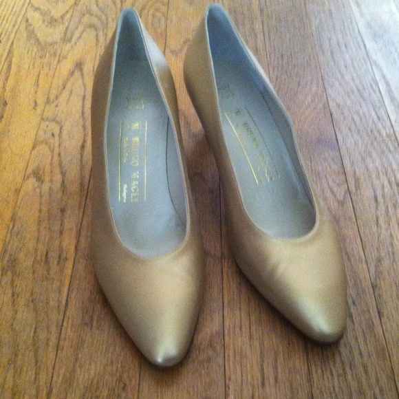 Final SALE! New Bruno Magli pumps