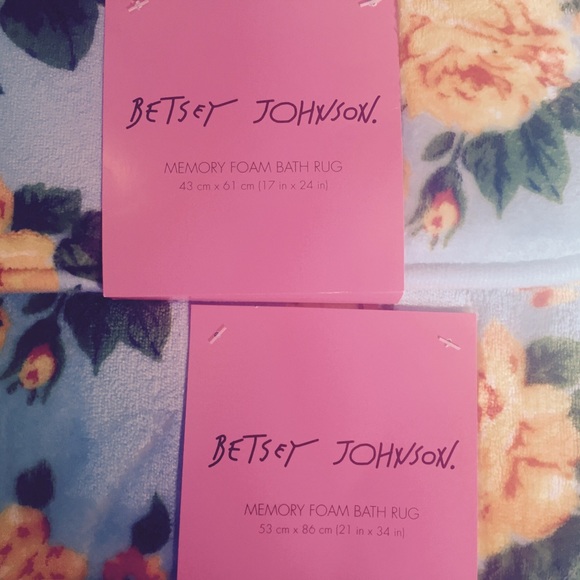 NWT Betsey Johnson Memory Foam Floral Bath Mat Set - Picture 4 of 4