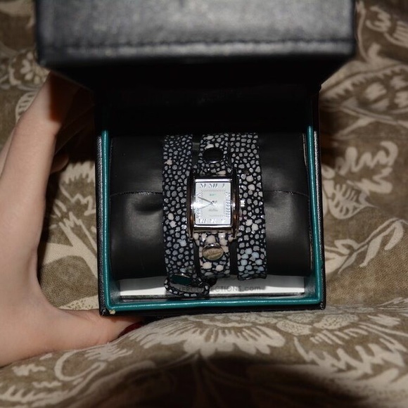 NIB La Mer 'Stingray' Suede Wrap Watch - Picture 2 of 4