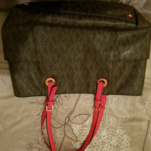 SOLD FLASH SALE!! AUTHENTIC MK - Picture 3 of 4