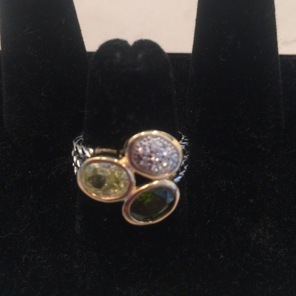 Jewelry - Silver ring with stones