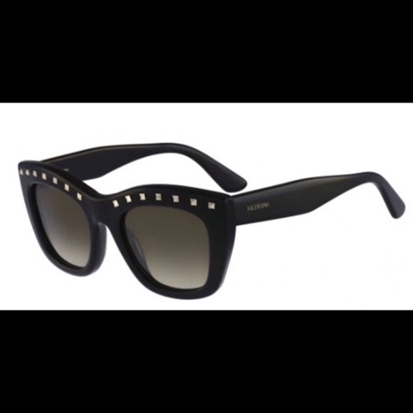 NWT Valentino Black Rockstud Sunglasses In Box - Picture 2 of 4