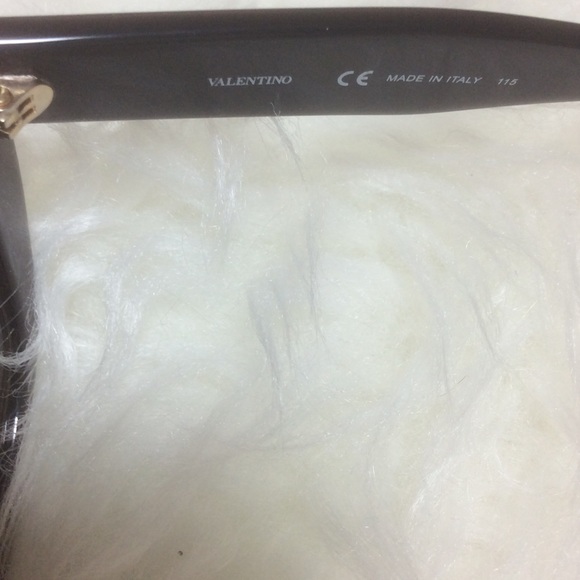 NWT Valentino Black Rockstud Sunglasses In Box - Picture 3 of 4