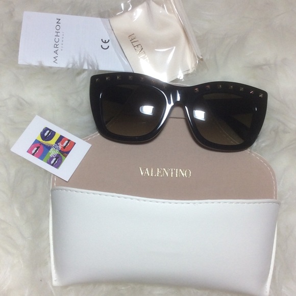 NWT Valentino Black Rockstud Sunglasses In Box - Picture 4 of 4