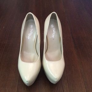 Nude Pumps