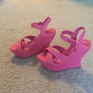 Alice and Olivia wedges