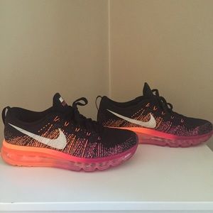 Nike Flynit Air Max Trainers