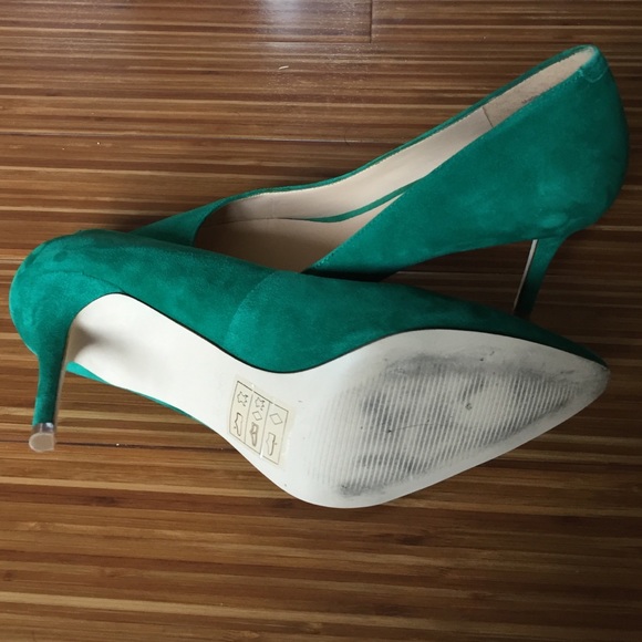 *SALE* ALDO emerald green suede heels - Picture 4 of 4