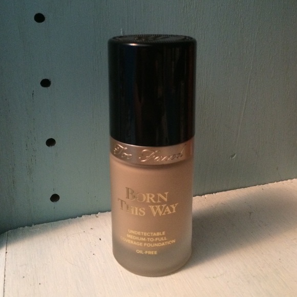Too Faced - Born This Way liquid foundation