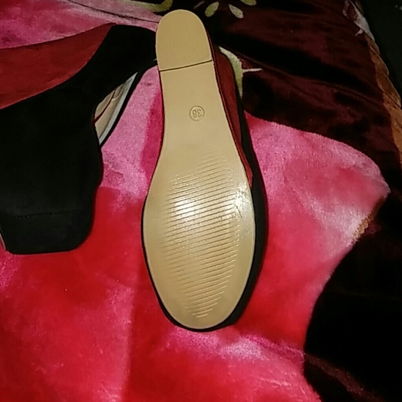 Wadges balck and red size 38 its like a size 6.5 - Picture 2 of 4