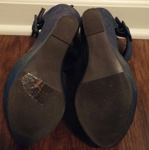 Shoes - Picture 2 of 4