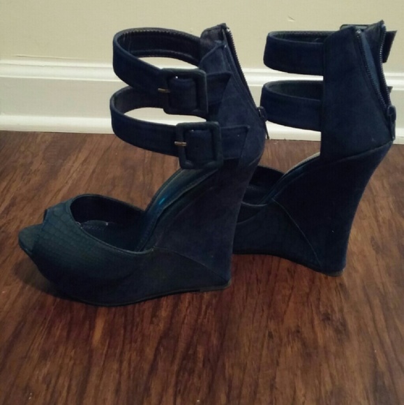 Shoes - Picture 4 of 4