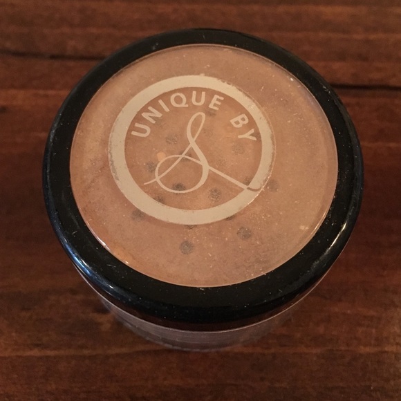 Unique by S loose powder.