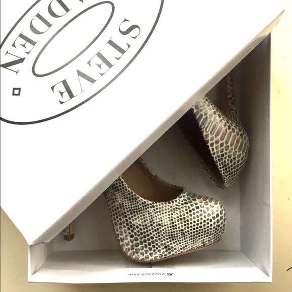 Steve Madden Nala Pump