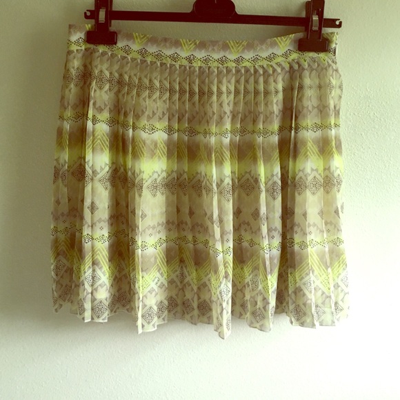 Great flowy mini skirt